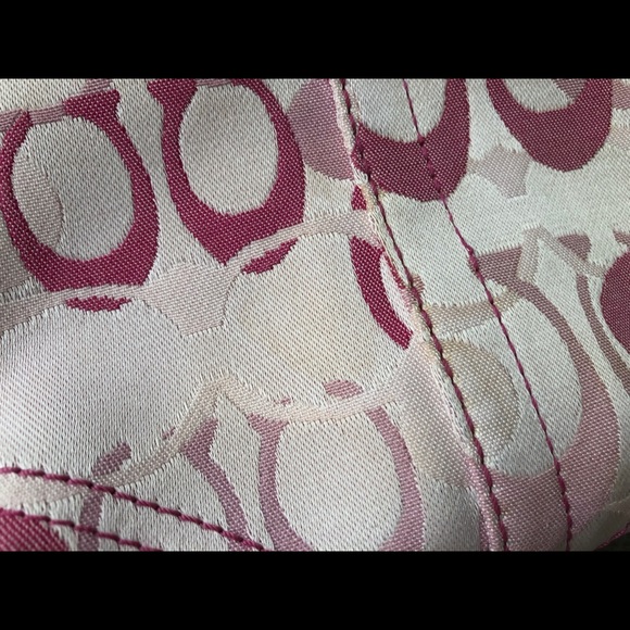 🛍2/$35 Pre-loved Coach Signature C Pink Wristlet - Picture 5 of 8